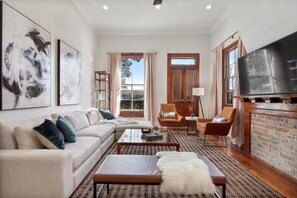 Unclassified image, 3 of 31, button