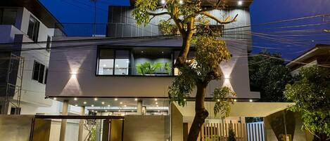 المنشأة من الخارج