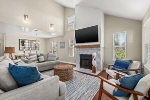 Living area - 5 Bdrm Duplex | Dog Friendly | (Port St Joe)