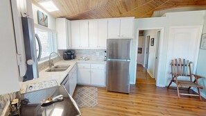 Kühlschrank, Mikrowelle, Geschirrspüler