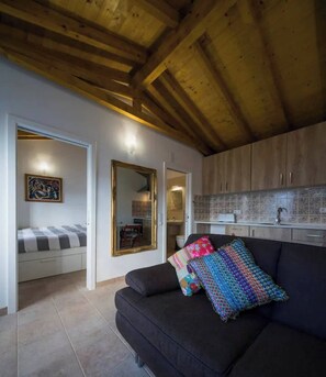 Smart TV - Romantic Chalet Villa, Quinta Boa Vida (Alcobaça)