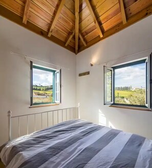 2 bedrooms, desk, iron/ironing board, travel cot - Orchard View Villa, Quinta Boa Vida (Alcobaça)