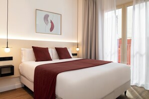 1 kamar tidur, ruang kerja ramah laptop, dan setrika/meja setrika