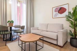 Apartemen Standar | Area keluarga | TV layar datar