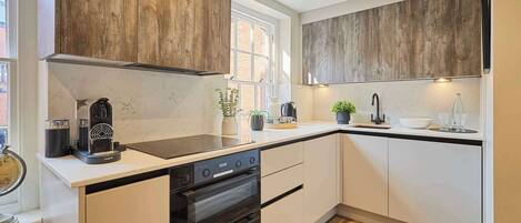 Fridge, microwave, oven, stovetop