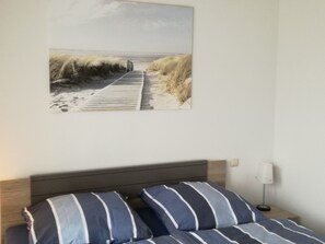 2 bedrooms, travel crib, free WiFi, bed sheets