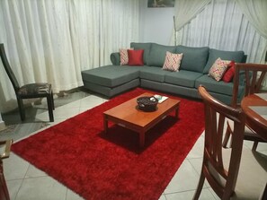 Classic Apartment, Garden View | Living area