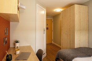 Double Room, Non Smoking | Blackout curtains, free WiFi - Belgrave View - Campus Accommodation (Birmingham)