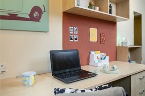 Double Room, Non Smoking | Blackout drapes, free WiFi