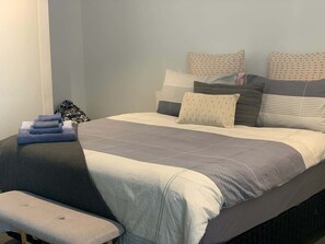 1 habitación, tabla de planchar con plancha, internet y ropa de cama 