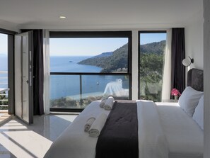 Herbergi með útsýni - vísar að sjó | Rúmföt af bestu gerð, straujárn/strauborð, ókeypis þráðlaus nettenging