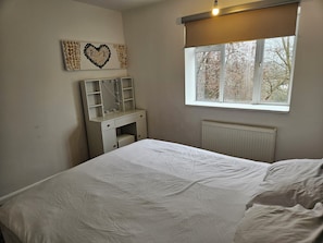2 bedrooms, iron/ironing board, Internet, bed sheets