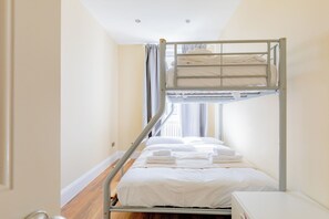 2 bedrooms, iron/ironing board, Internet, bed sheets