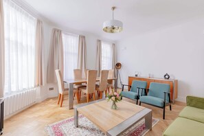 Unclassified image, 3 of 39, button