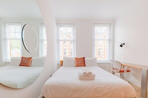 3 slaapkamers, een strijkplank/strijkijzer, internet, beddengoed