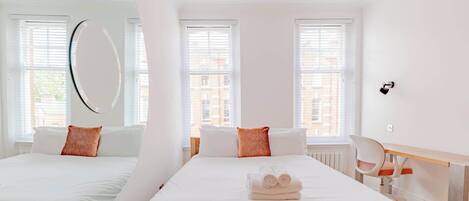 3 bedrooms, iron/ironing board, Internet, bed sheets