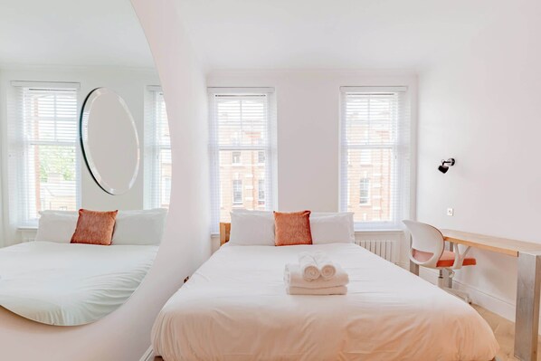 3 bedrooms, iron/ironing board, Internet, bed sheets