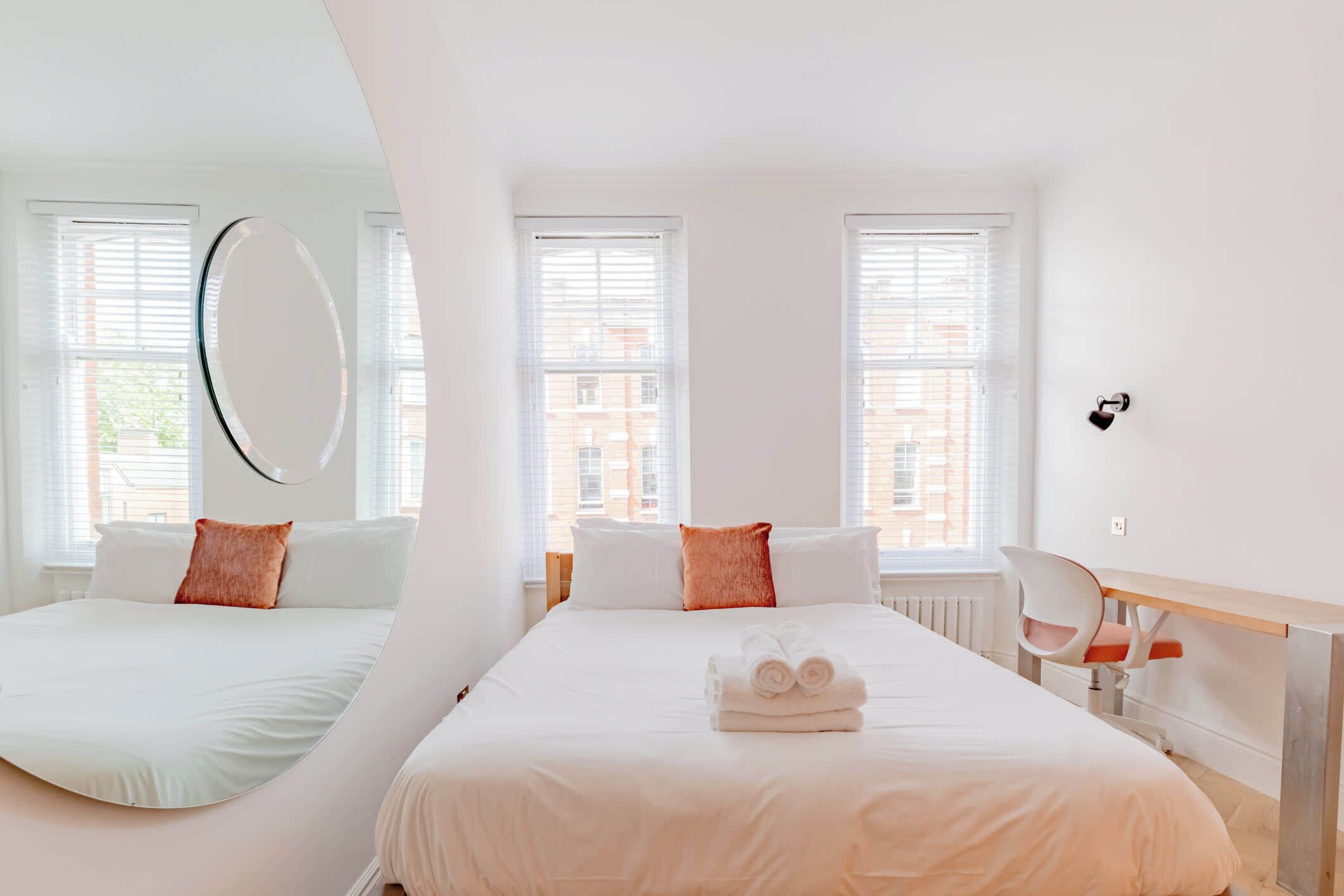 3 soverom, strykejern/-brett, internettilgang og sengetøy