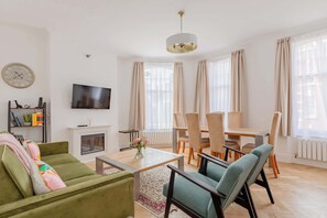 Unclassified image, 4 of 39, button