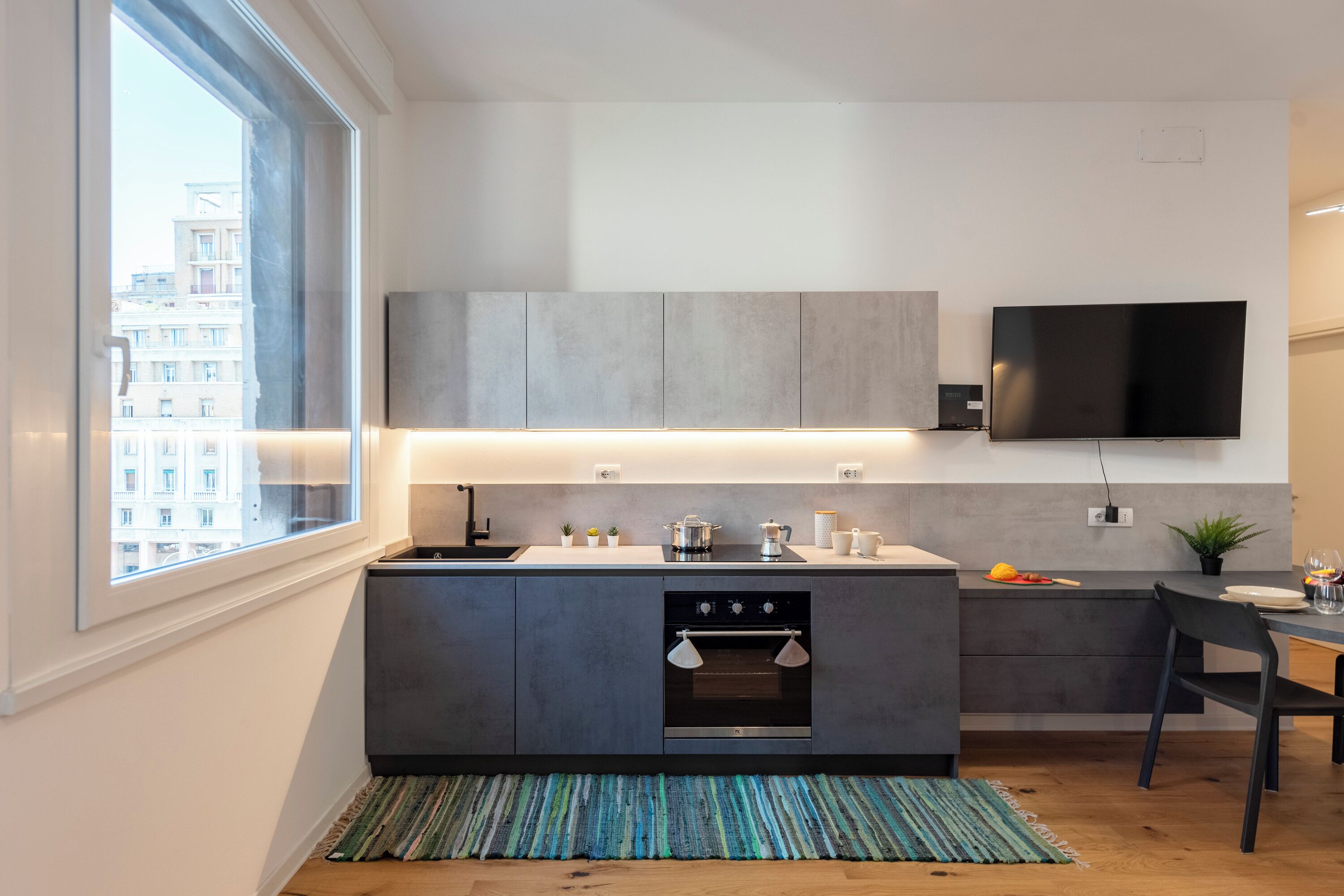 Fridge, oven, stovetop, dishwasher