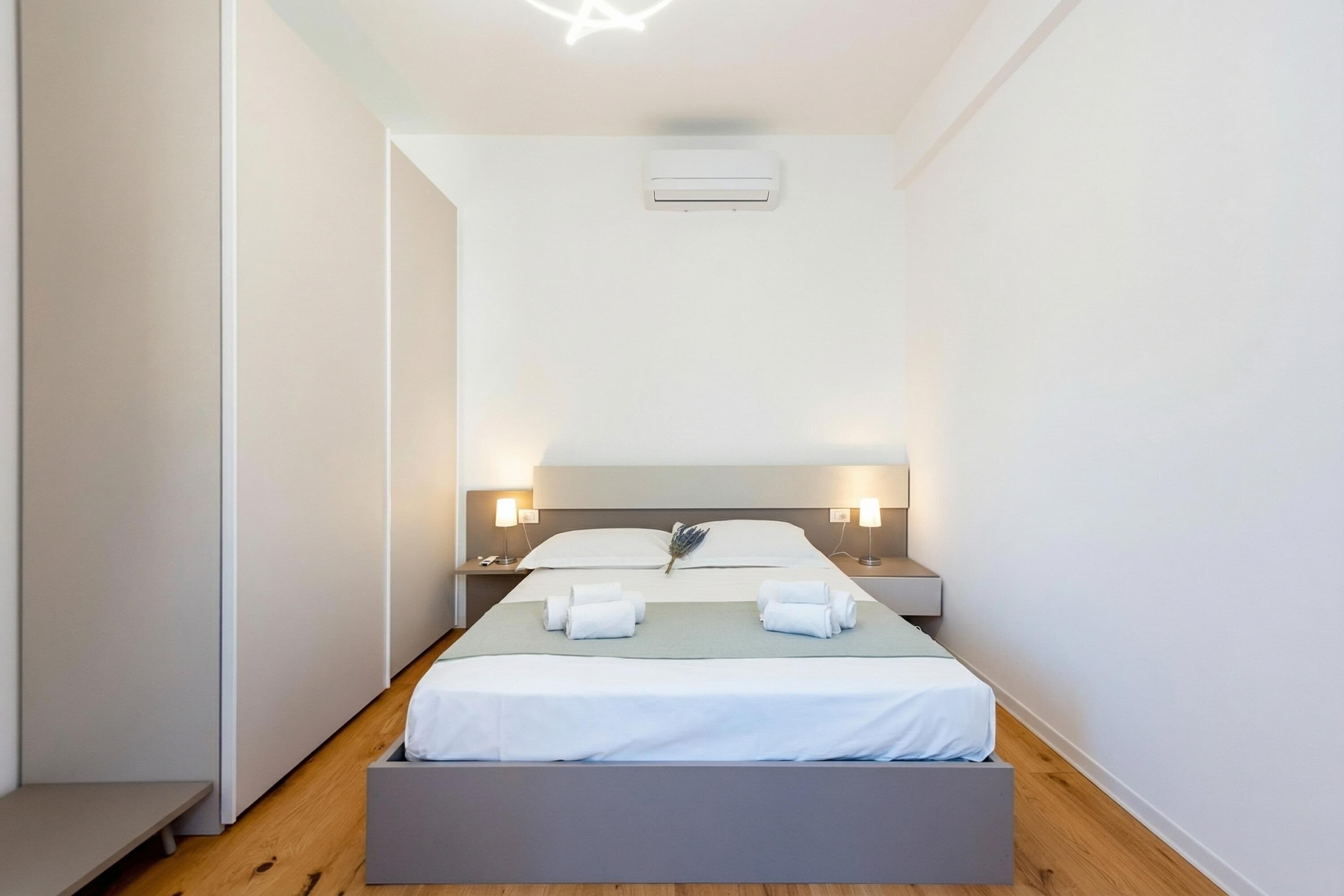 Family Apartment, Multiple Bedrooms (Central Apartment Piazza Dante Genova) | 1 bedroom, iron/ironing board, free WiFi, bed sheets