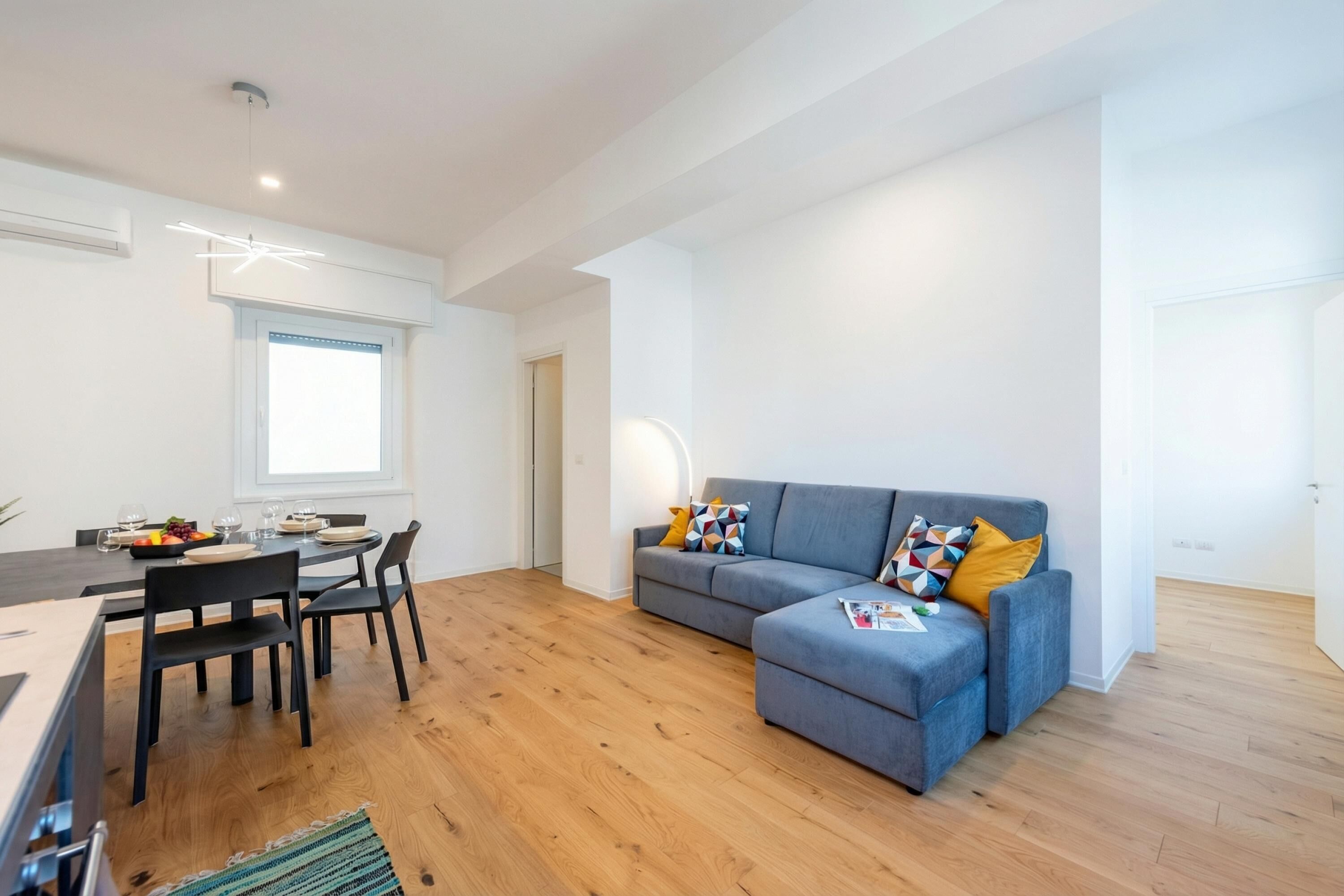 Family Apartment, Multiple Bedrooms (Central Apartment Piazza Dante Genova) | Living area