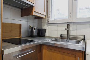 Refrigerador, microondas, horno, placa de cocina