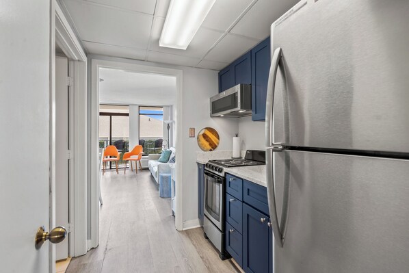 Fridge, microwave, stovetop, dishwasher