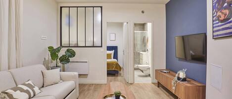 1 habitación, tabla de planchar con plancha, wifi y ropa de cama