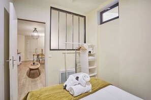 1 bedroom, iron/ironing board, WiFi, bed sheets - Apartment Exposition Center (Paris)