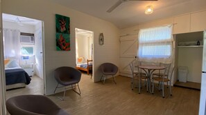 2 bedrooms, bed sheets - The Captain's Manor on Cook 4 (Arcadia)
