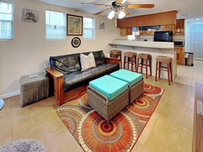 Smart TV - Sugar Shack Bungalow | In-Town, Cozy Retreat (Galveston)