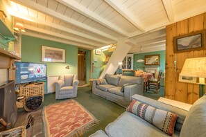 TV, fireplace - Bryn-Chwilog | Traditional Welsh Stone Cottage On The Llyn Peninsula (Nr Aberdaron)