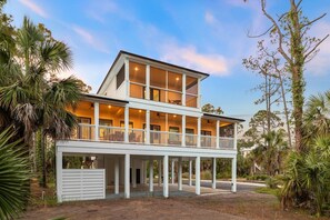 Exterior - Book a Holiday Stay! Gulf Views! Private Beach Access! Dog Friendly! (Port St. Joe)