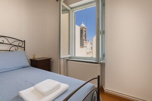 2 dormitoris, escriptori, wifi i roba de llit