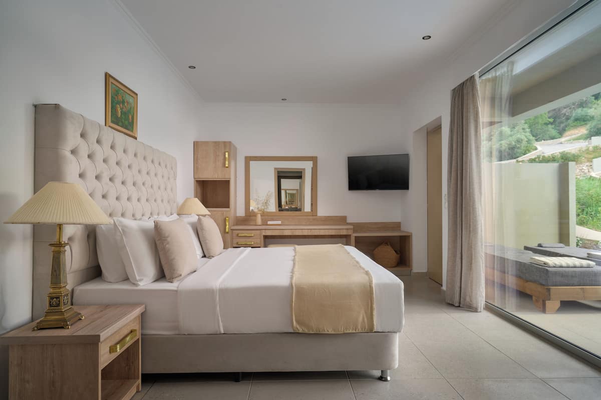 Chambre Prestige (Swimup) | Coffre-fort, accès au Wi-Fi (inclus), literie fournie