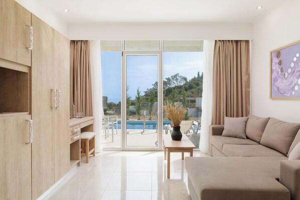 Room (Horizon, Swimup)