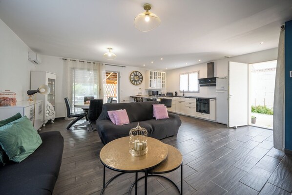 TV connectée, cheminée