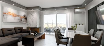 Suite 1 on the Hill – Partial Sea View