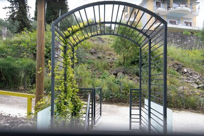 Suite 1 on the Hill – Partial Sea View