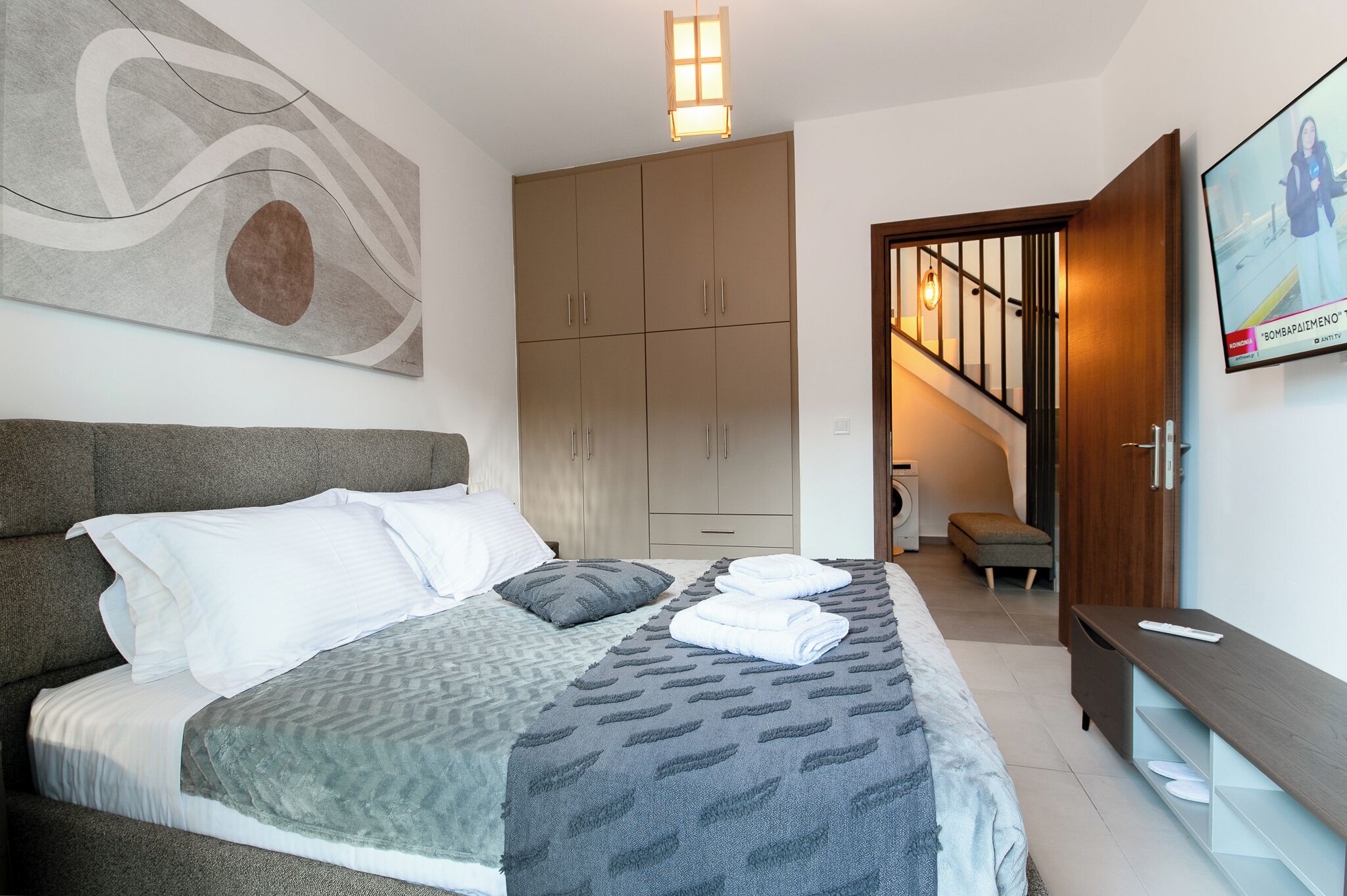 2 عدّة غرف نوم ومكواة/لوح كي وواي فاي وملاءات أسرّة