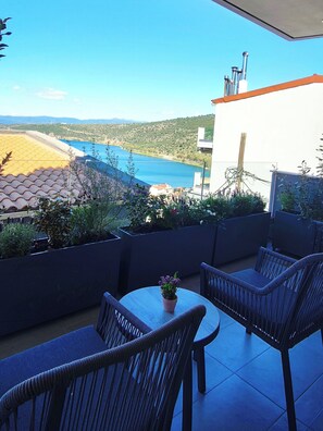Terrace/patio - Suite 1 on the Hill – Partial Sea View (Amfilochia)