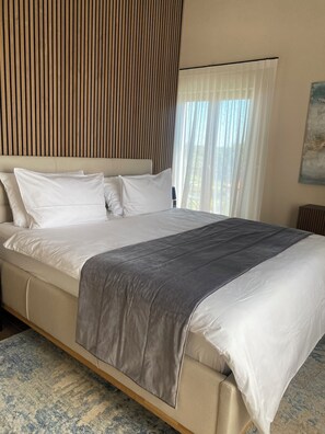 4 室のベッドルーム、デスク、アイロン / アイロン台、WiFi