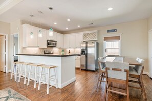 House, 3 Bedrooms | Dining