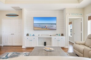 Casa, 3 habitaciones | Área de sala de estar | Smart TV y servicios de streaming