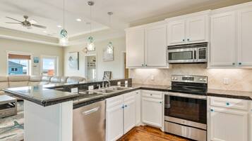 House, 3 Bedrooms | Private kitchen