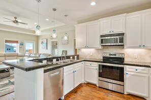 House, 3 Bedrooms | Private kitchen