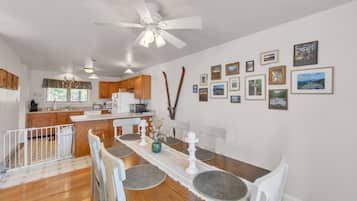 Townhome, 2 Bedrooms | Dining