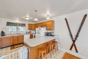 Townhome, 2 Bedrooms | Private kitchen - Uncas 16n - Spacious & Scenic Townhome 2 Bedroom Townhouse by The Summit at Gore Mountain (North Creek)