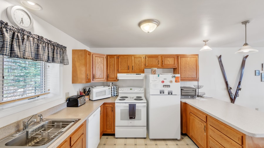 Uncas 16n - Spacious & Scenic Townhome 2 Bedroom Townhouse by The Summit at Gore Mountain